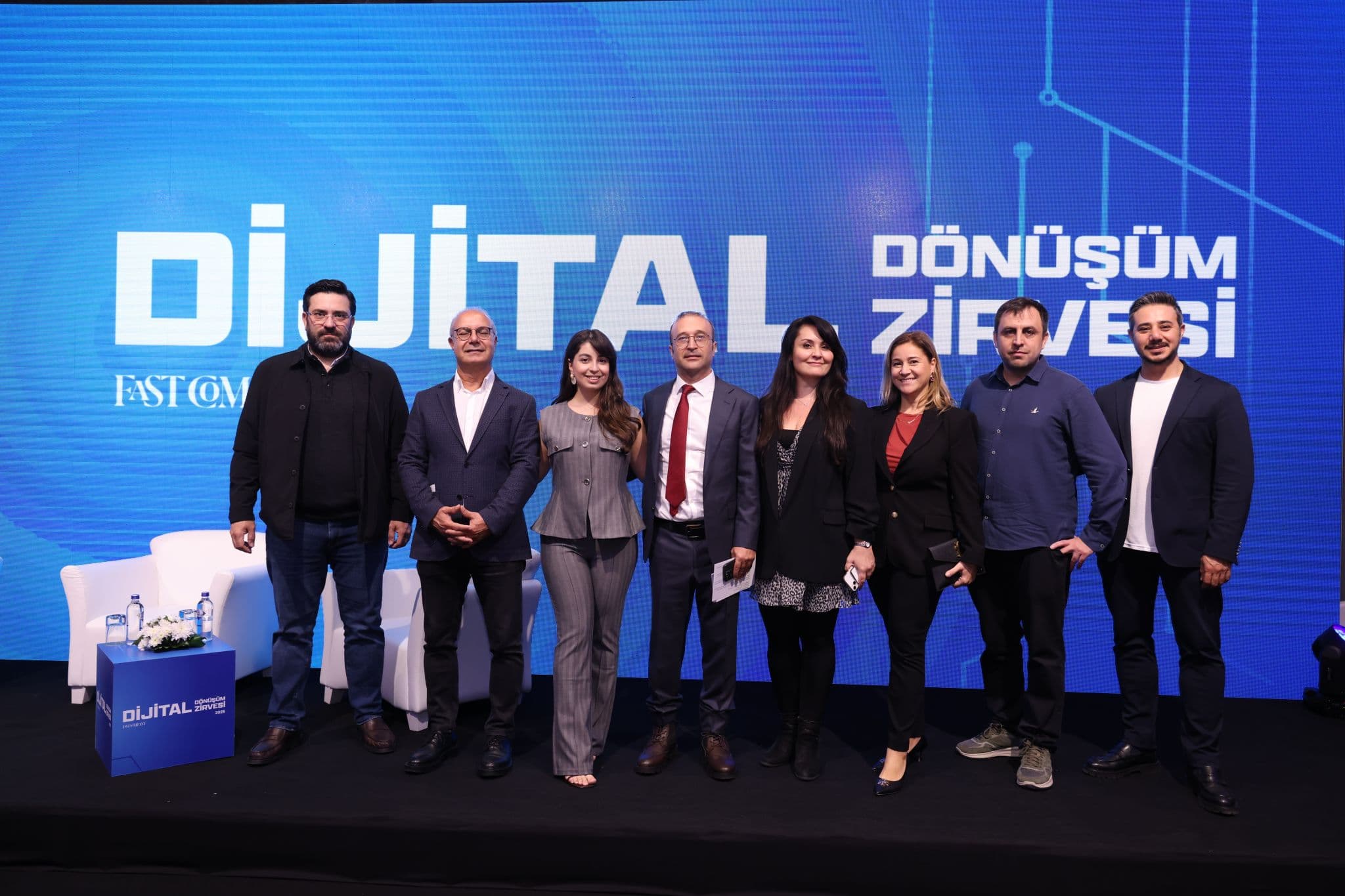 CBOT'un CEO’su Mete Aktaş , Türkiye finans sektörünün en yetkin isimleriyle birlikte sahnedeydi. Ziraat Teknoloji A.Ş. CEO’su Bayram Tuzcu ve Türkiye Cumhuriyet Merkez Bankası CIO’su Mehmet Zahit Ates ile birlikte gerçekleşen oturumda, finansal sistemin dönüşümünü yapay zekâ perspektifiyle ele aldılar.